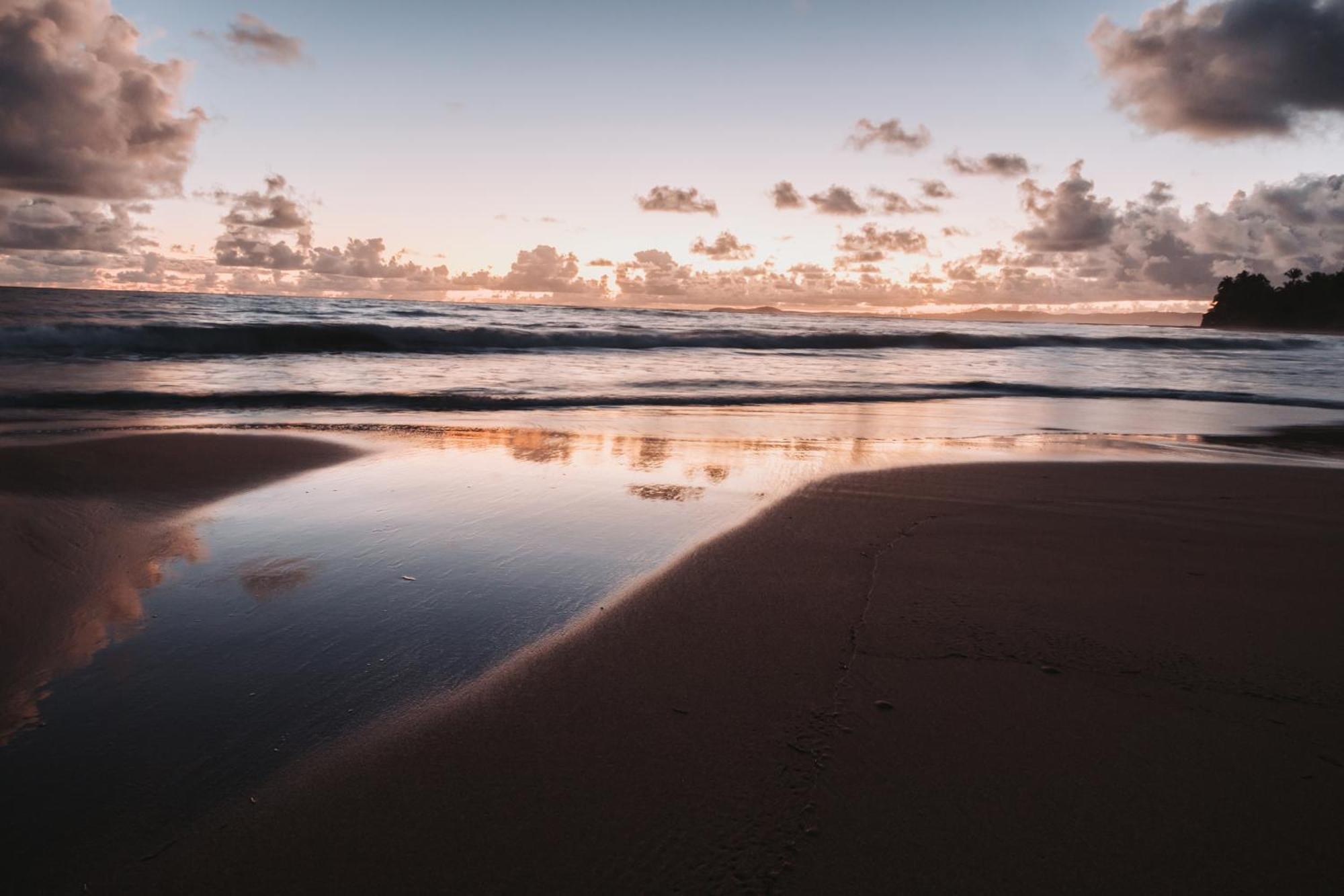 Oceanview Apartment Steps To The Beach Luquillo Exterior foto