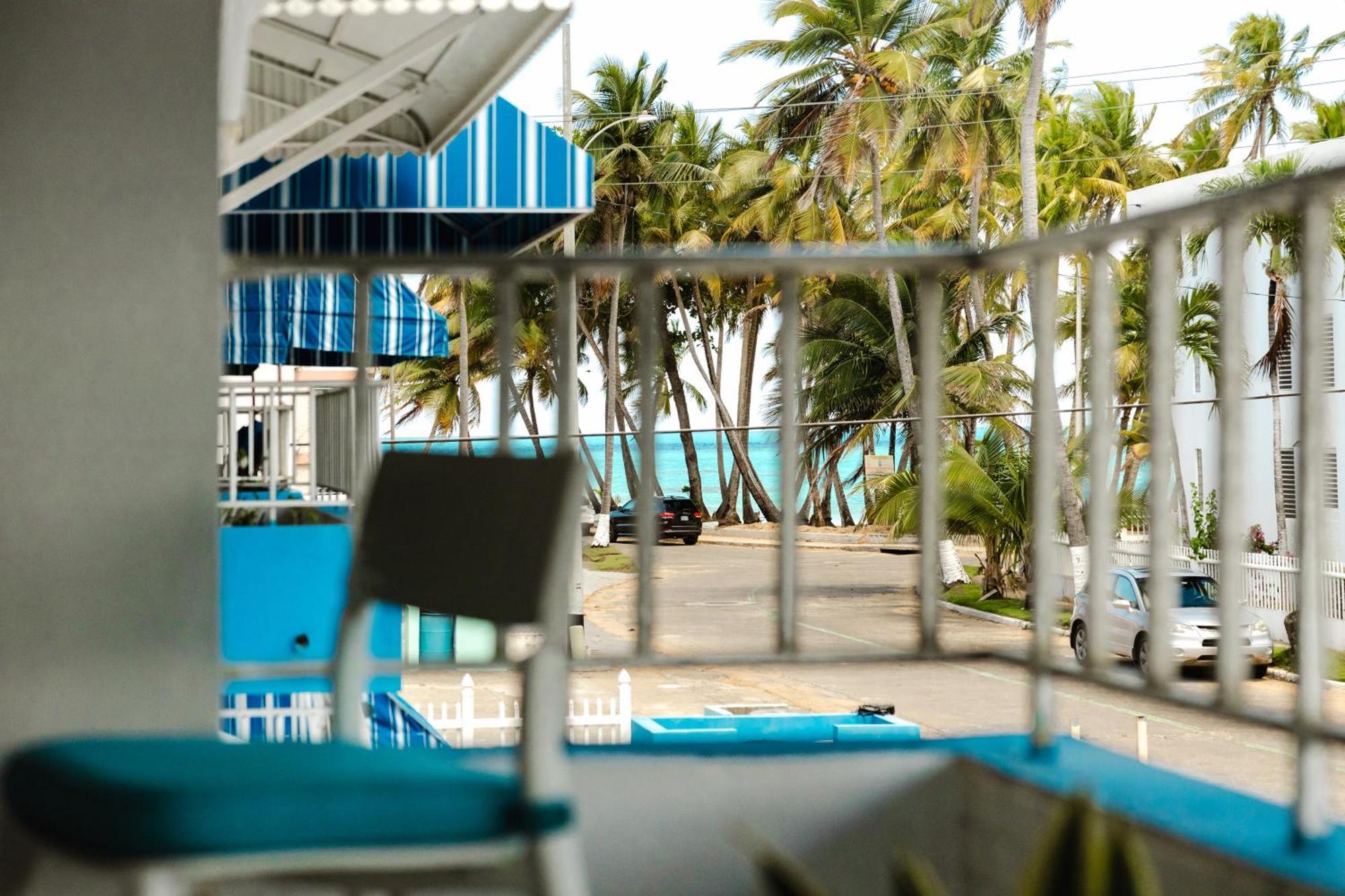 Oceanview Apartment Steps To The Beach Luquillo Exterior foto
